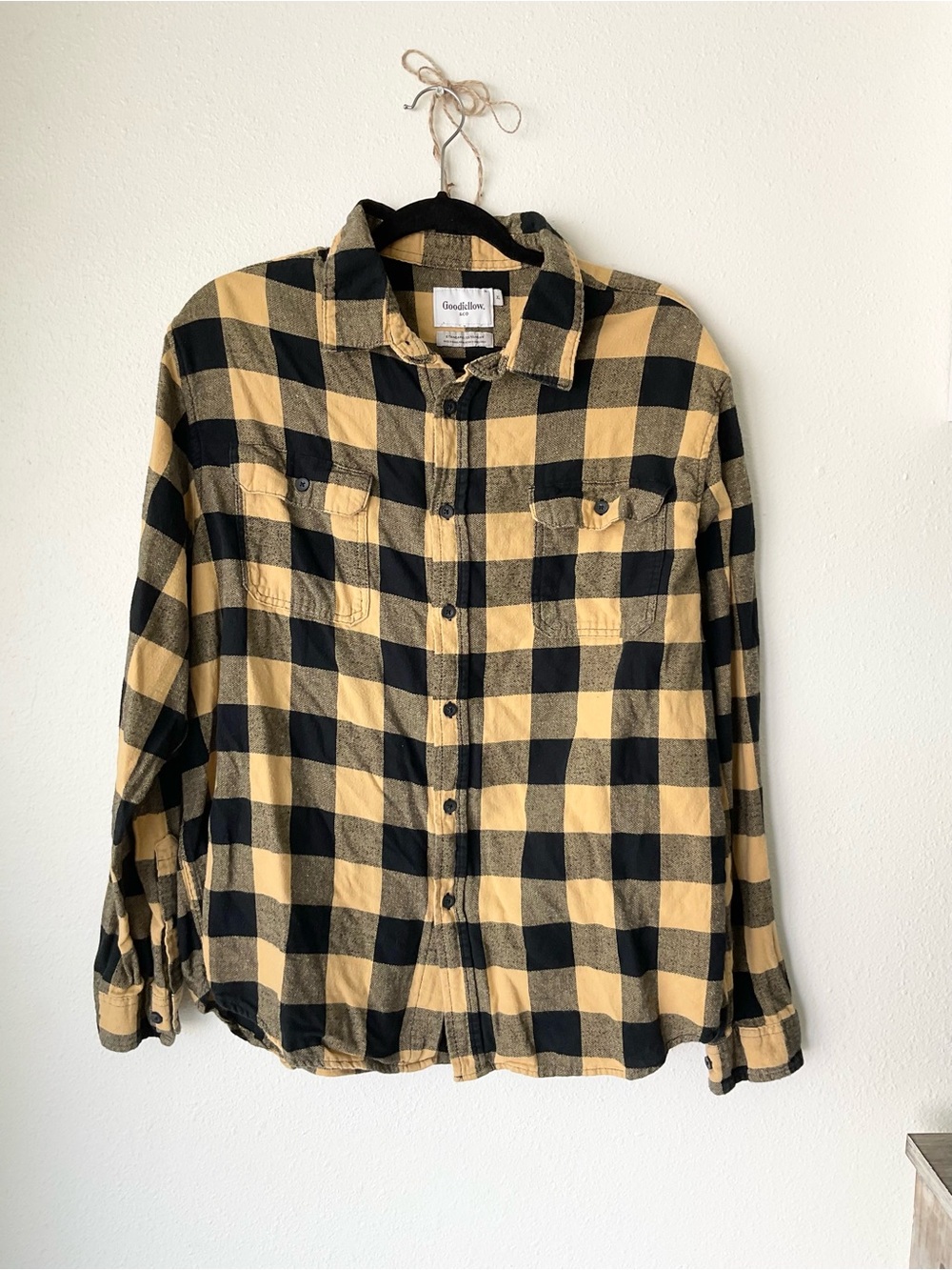 Goodfellow & Co Men’s Black and Yellow Plaid Button-Down Shirt